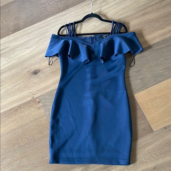 Guess Edrea Ruffled Cold Shoulder Dress Bodycon Navy Blue Size Large NWOT - Picture 3 of 12
